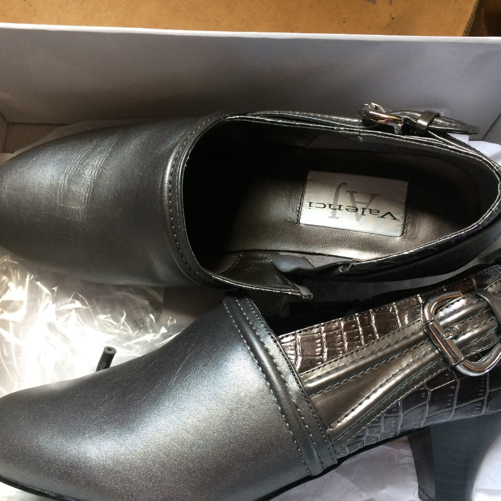 AJ Valenci Croc Bootie in Silver Metallic Size 10W